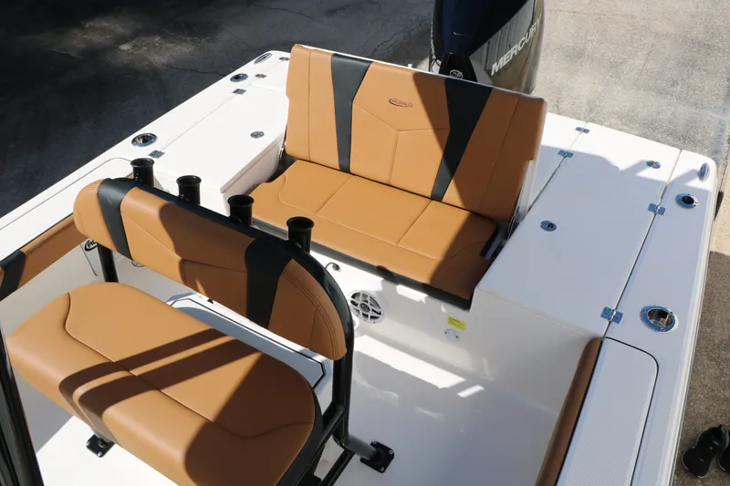 Slide: The Image of Robalo 226 Cayman 2024 - 28