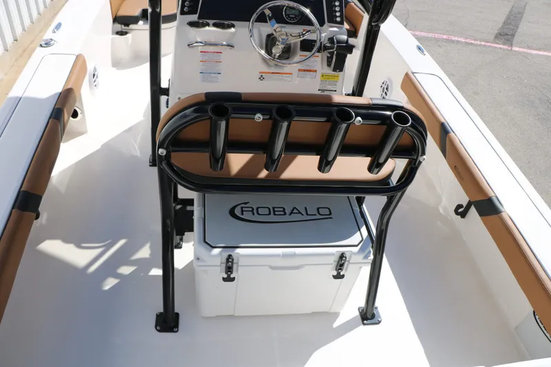 Slide: The Image of Robalo 226 Cayman 2024 - 29