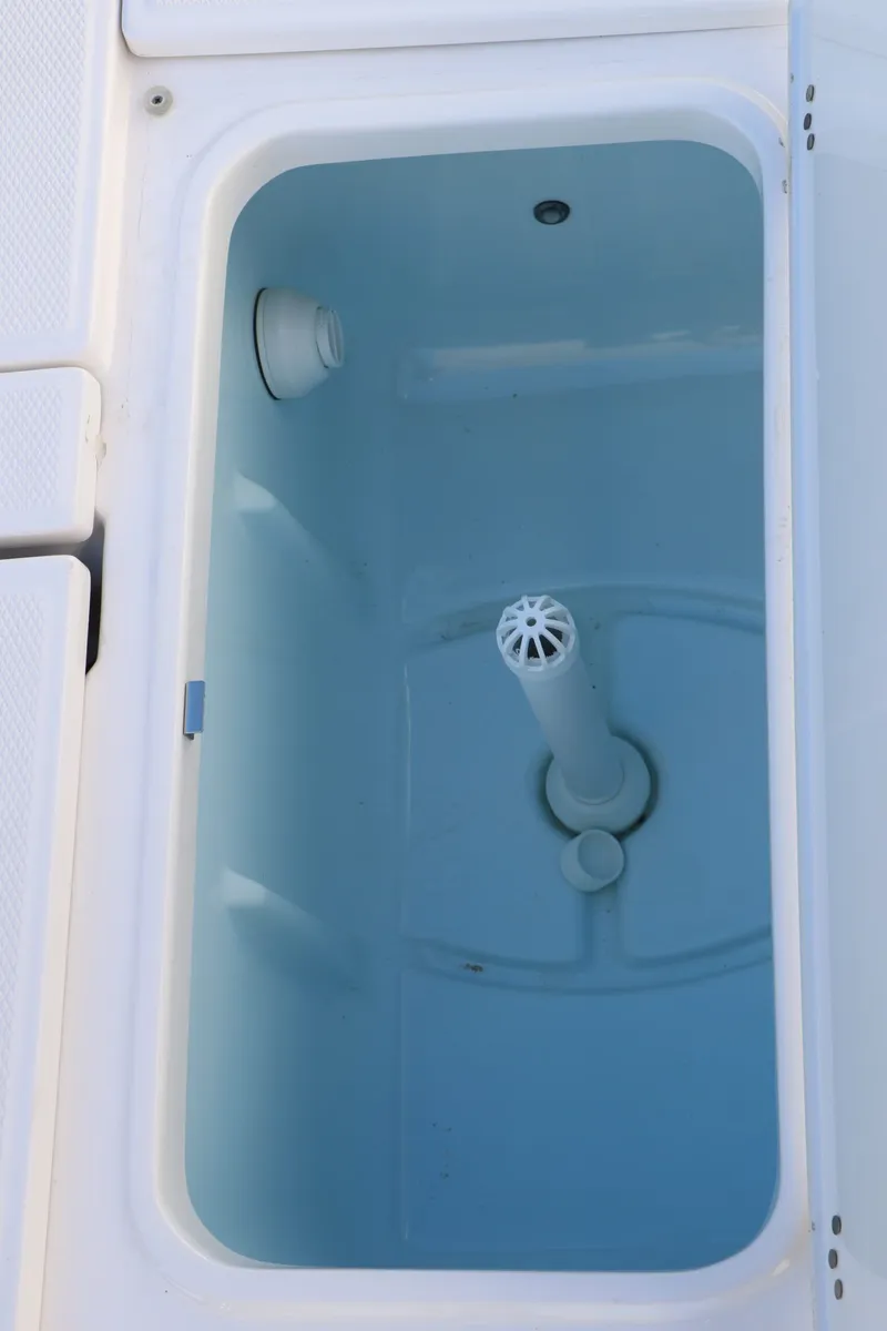 Slide: The Image of Robalo 226 Cayman 2024 - 31