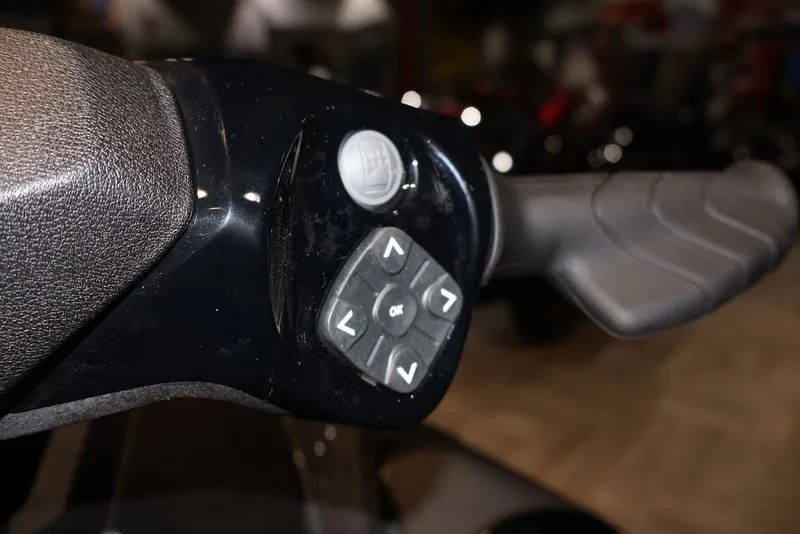 Slide: The Image of Sea-Doo GTX 170 2026 - 12