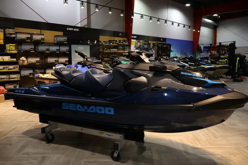 Slide: The Image of Sea-Doo GTX 170 2026 - 4