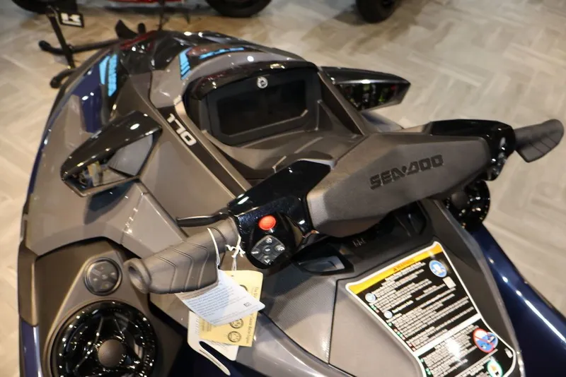 Slide: The Image of Sea-Doo GTX 170 2026 - 9