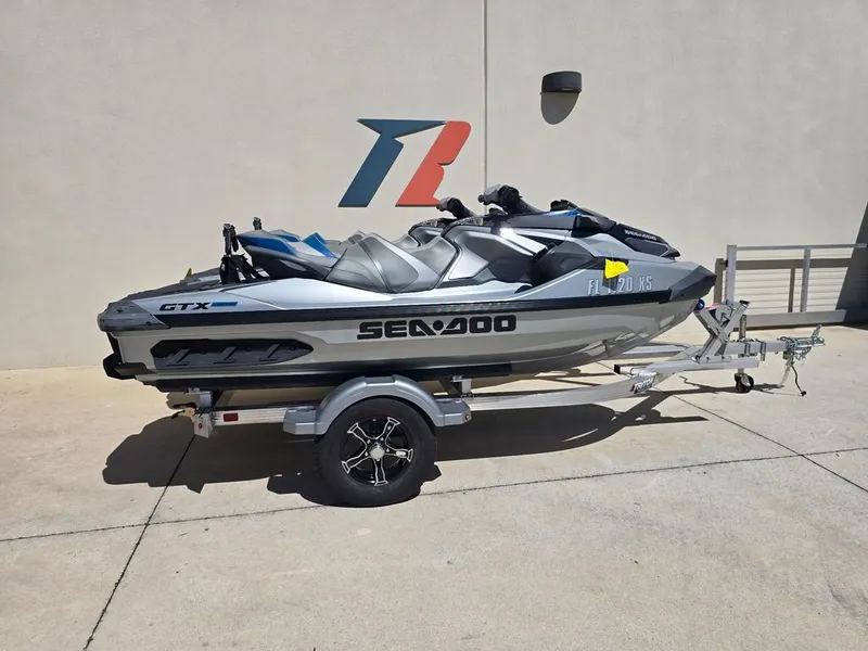 Slide: The Image of Sea-Doo GTX Limited 300 2021 - 5