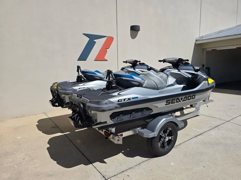 Slide: The Image of Sea-Doo GTX Limited 300 2021 - 6