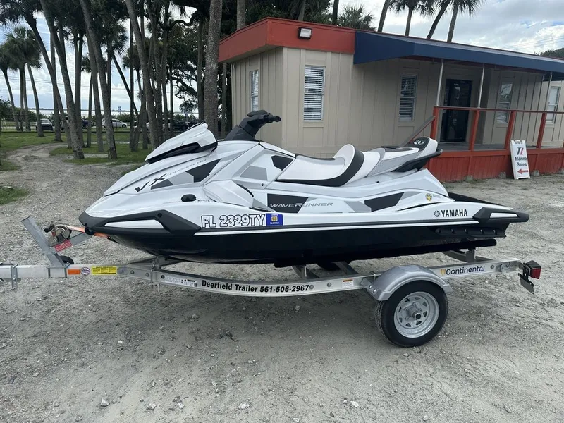 Slide: The Image of Yamaha VX Cruiser® HO with Audio 2024 - 12