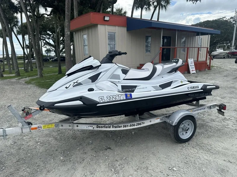 Slide: The Image of Yamaha VX Cruiser® HO with Audio 2024 - 13