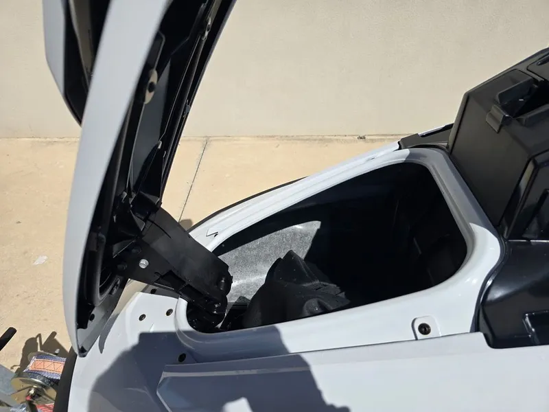 Slide: The Image of Yamaha VX Cruiser® HO with Audio 2024 - 6