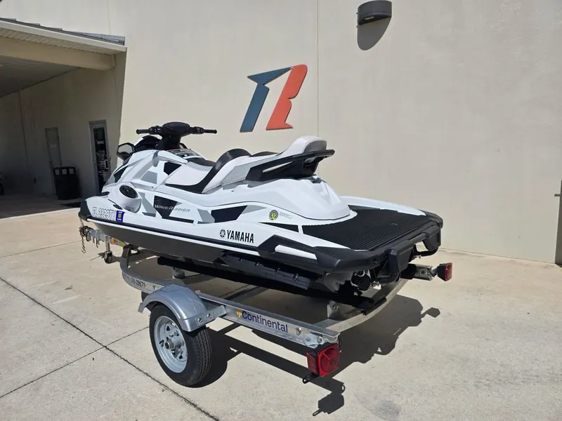 Slide: The Image of Yamaha VX Cruiser® HO with Audio 2024 - 7