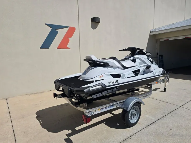 Slide: The Image of Yamaha VX Cruiser® HO with Audio 2024 - 8