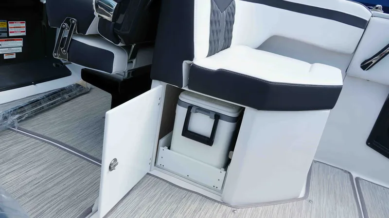 Slide: The Image of Monterey 258SS Super Sport 2026 - 10