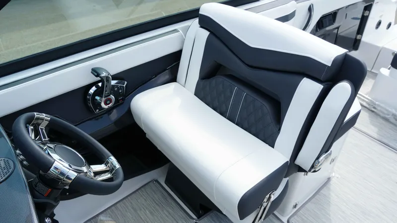 Slide: The Image of Monterey 258SS Super Sport 2026 - 12