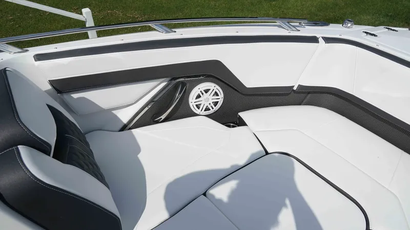 Slide: The Image of Monterey 258SS Super Sport 2026 - 18