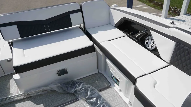 Slide: The Image of Monterey 258SS Super Sport 2026 - 22