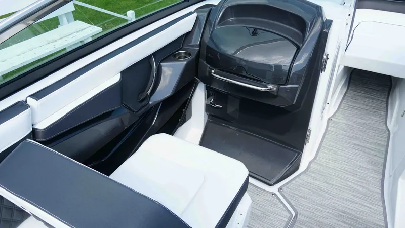 Slide: The Image of Monterey 258SS Super Sport 2026 - 8