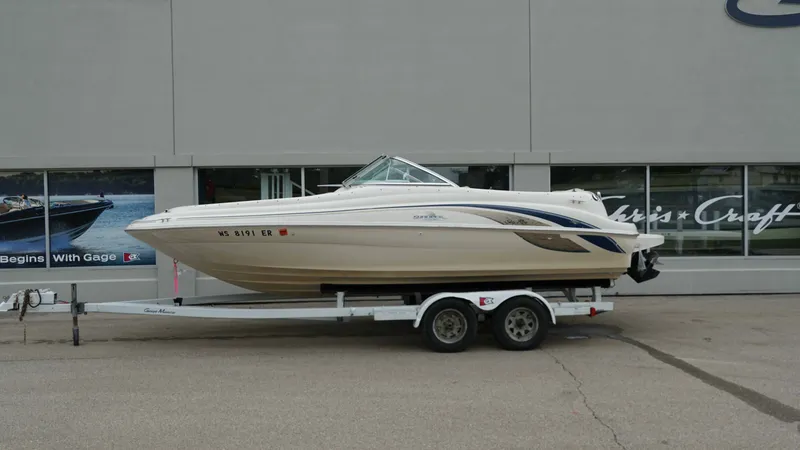 Slide: The Image of Sea Ray 210 Sundeck 1999 - 2