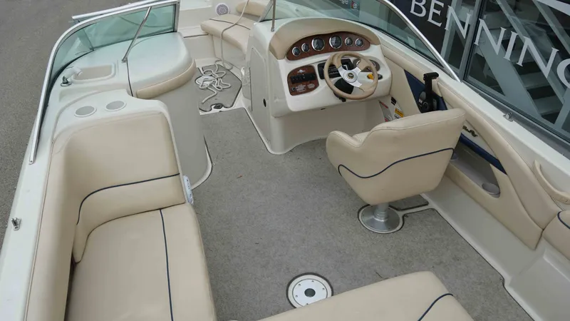 Slide: The Image of Sea Ray 210 Sundeck 1999 - 4