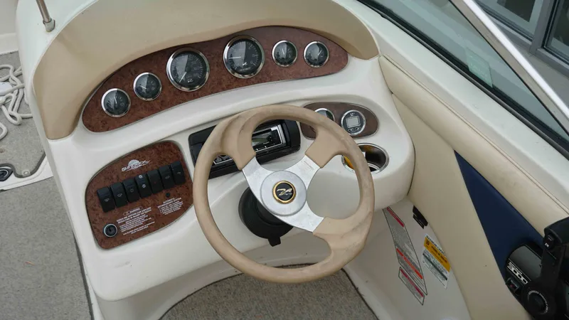 Slide: The Image of Sea Ray 210 Sundeck 1999 - 6