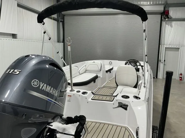 Slide: The Image of Stingray 182 SC 2026 - 11