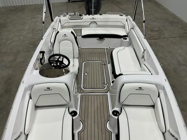 Slide: The Image of Stingray 182 SC 2026 - 19