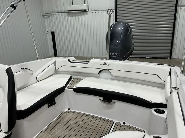 Slide: The Image of Stingray 182 SC 2026 - 21