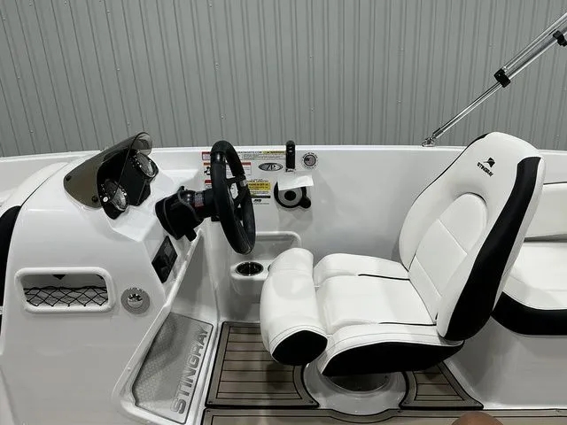 Slide: The Image of Stingray 182 SC 2026 - 6