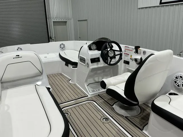 Slide: The Image of Stingray 182 SC 2026 - 7