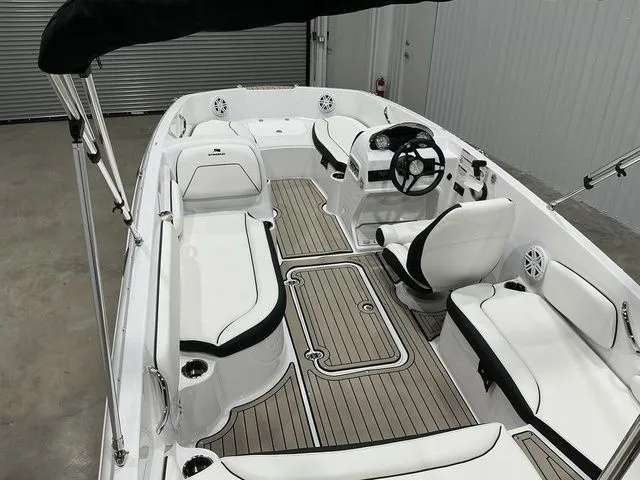 Slide: The Image of Stingray 182 SC 2026 - 8