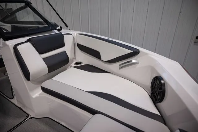 Slide: The Image of Yamaha SX195 2025 - 14