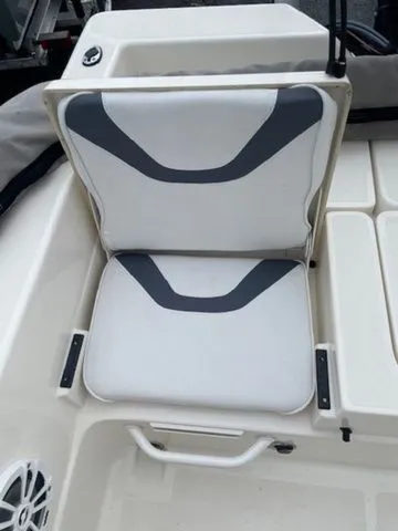 Slide: The Image of Skeeter SX2250 2019 - 11