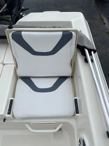 Slide: The Image of Skeeter SX2250 2019 - 12