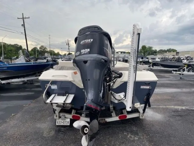 Slide: The Image of Skeeter SX2250 2019 - 14