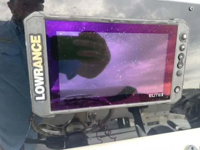 Slide: The Image of Skeeter SX2250 2019 - 8