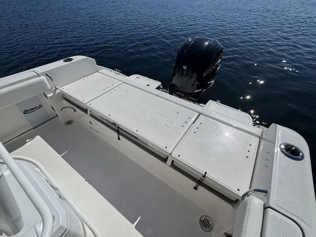 Slide: The Image of Robalo R230 Center Console 2022 - 11