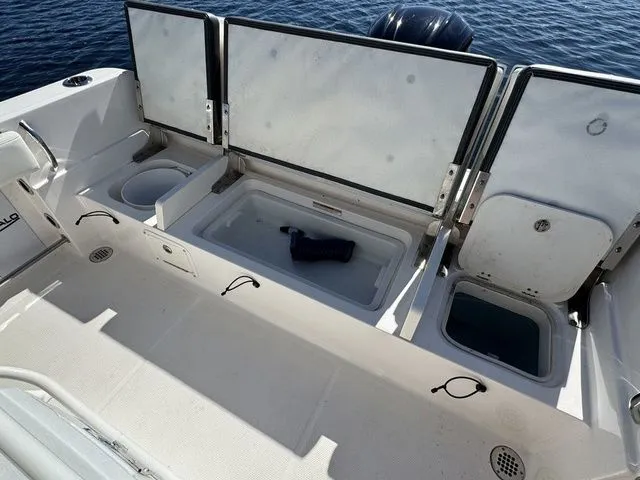 Slide: The Image of Robalo R230 Center Console 2022 - 13