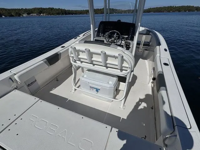 Slide: The Image of Robalo R230 Center Console 2022 - 16