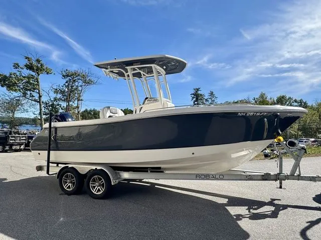 Slide: The Image of Robalo R230 Center Console 2022 - 7
