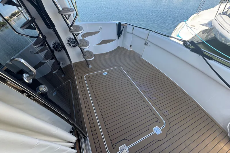Slide: The Image of 1998 Carver 530 Voyager Pilothouse deck with spiral staircase and wood-like flooring. - 69