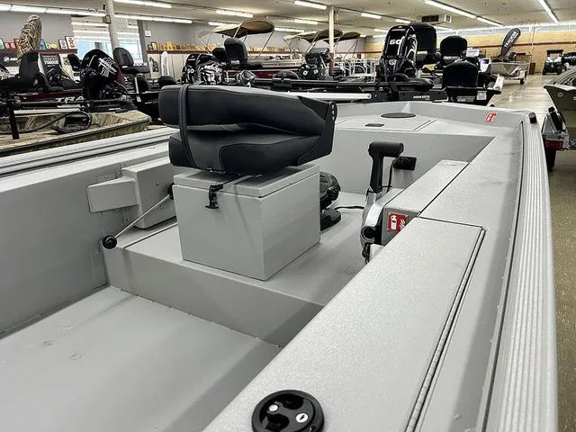 Slide: The Image of Lowe Skorpion SS 2026 - 5