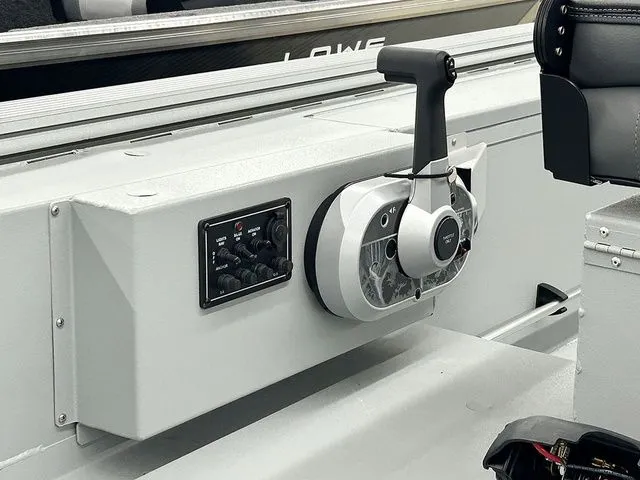 Slide: The Image of Lowe Skorpion SS 2026 - 7