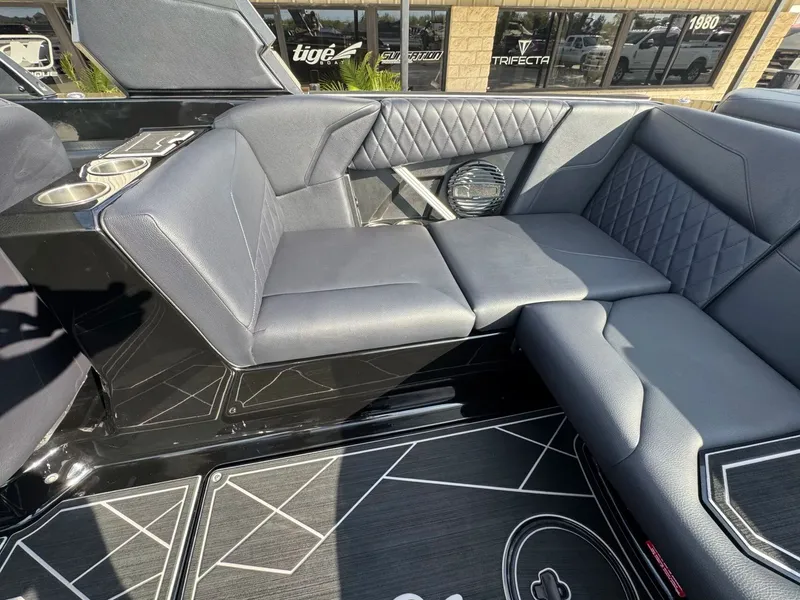 Slide: The Image of Tigé Z3 2024 - 12