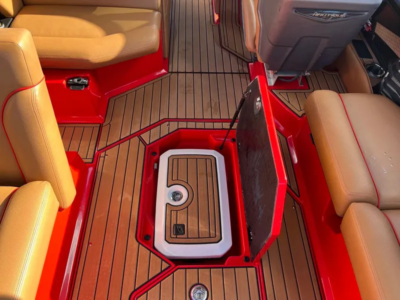 Slide: The Image of Nautique G25 2022 - 24