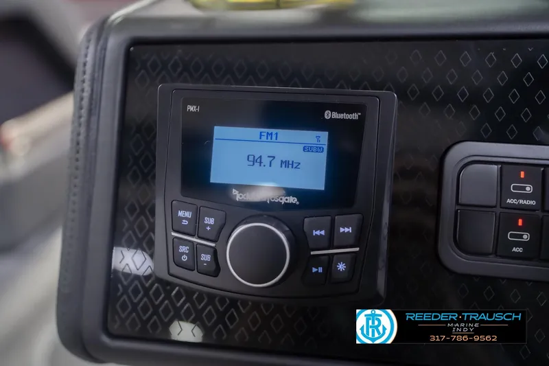 Slide: The Image of 2026 Bennington 24 MSB boat stereo system displaying FM radio frequency. - 39