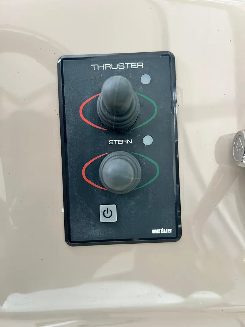 Slide: The Image of Sea Ray Sundancer 460 2003 - 23