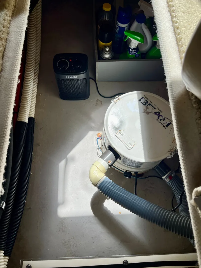 Slide: The Image of Sea Ray Sundancer 460 2003 - 43