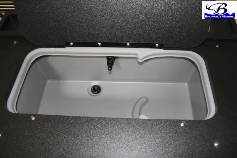 Slide: The Image of Livewell compartment on 2026 Sun Tracker Fishin' Barge 22 DLX boat. - 26