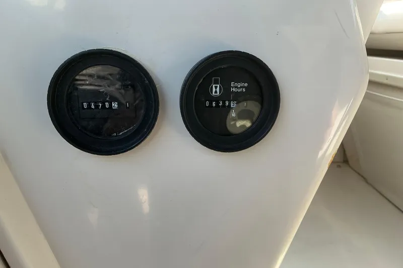 Slide: The Image of Gauges on 1992 Wellcraft 3400 Gran Sport boat showing odometer and engine hours. - 18