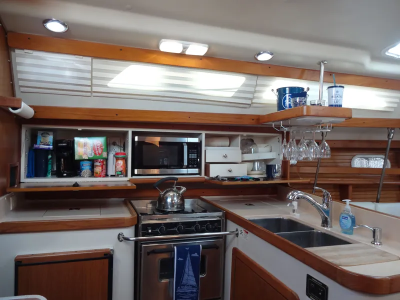 Slide: The Image of Catalina 380 2000 - 38