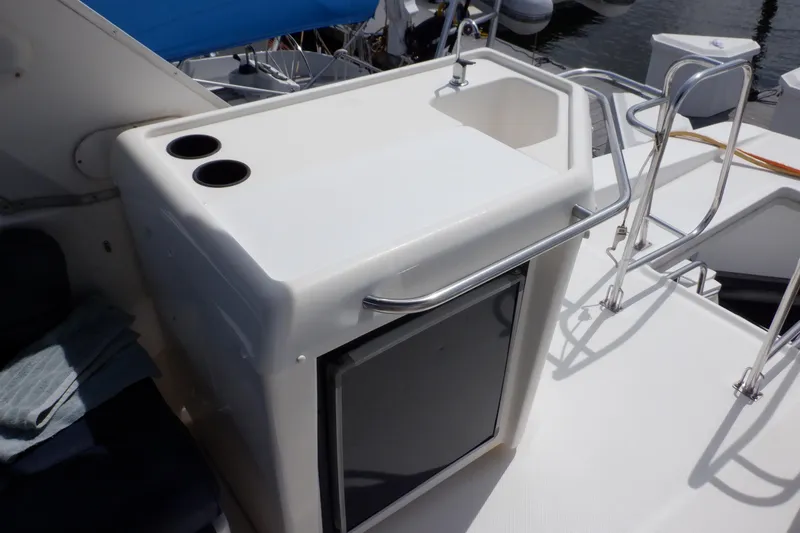 Slide: The Image of 1998 Bayliner 4788 Pilot House Motoryacht deck with sink and storage area. - 20