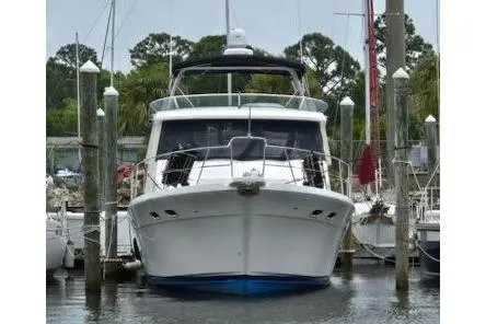 Slide: The Image of 1998 Bayliner 4788 Pilot House Motoryacht docked in a marina. - 5