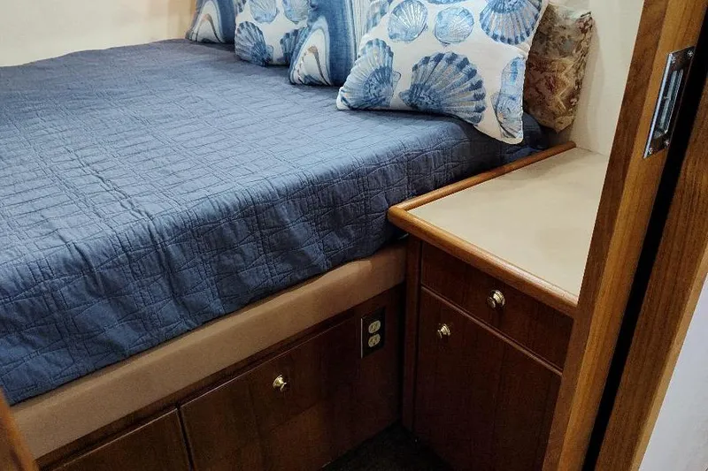 Slide: The Image of Bayliner 4788 Pilot House Motoryacht 1998 - 57